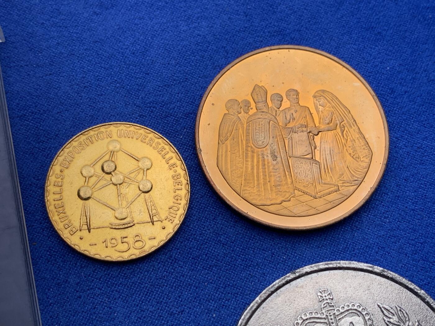 《竞宝斋》第370场 周日，周一 2场连拍 （全场包邮） 六枚一组 英国现代奖章 细节见图