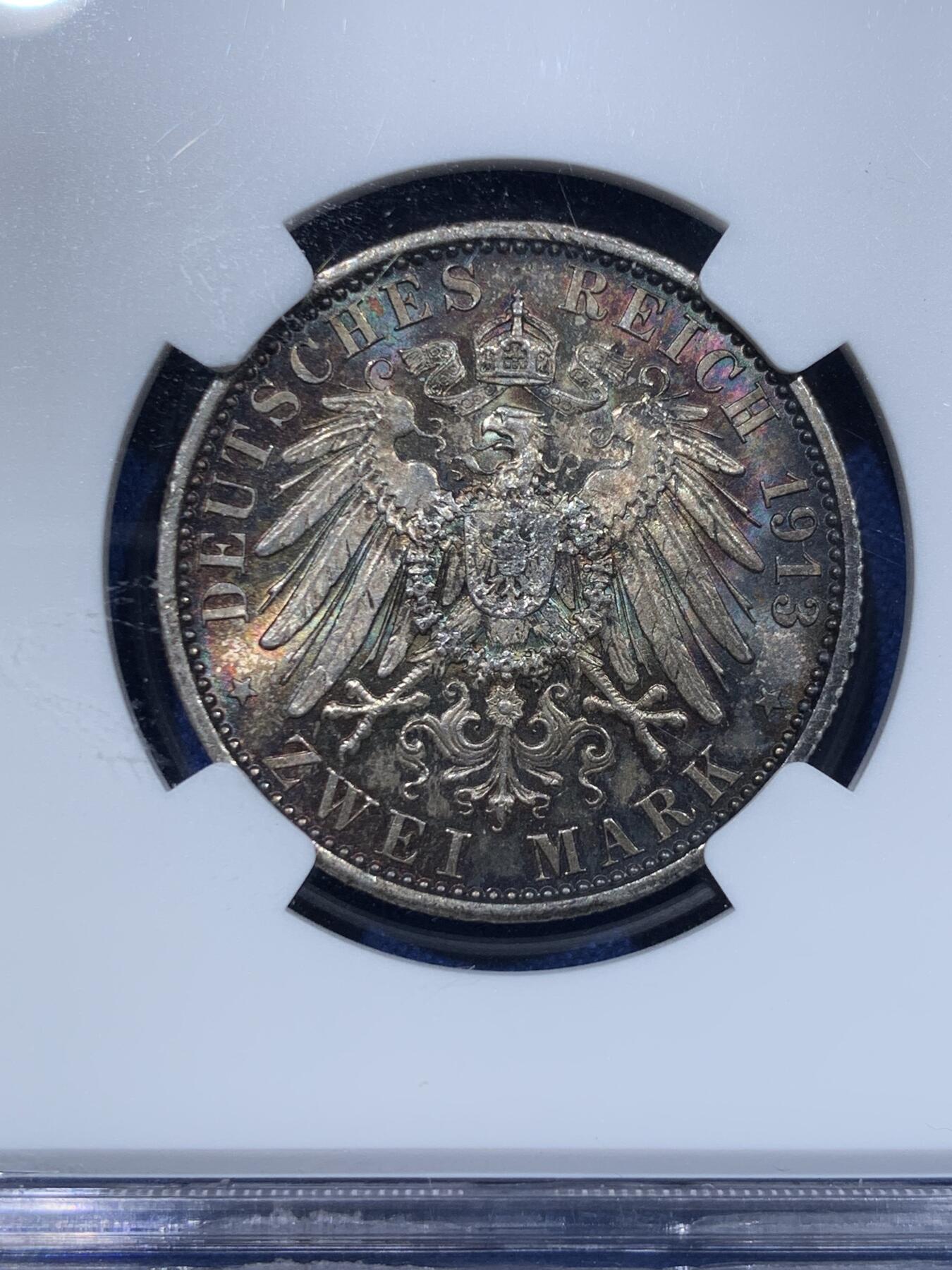 《竞宝斋》第370场 周日，周一 2场连拍 （全场包邮） NGC MS63 德国 1913年A 威廉二世2马克 银币 底板转光同时带浓郁五彩包浆，底板状态好。