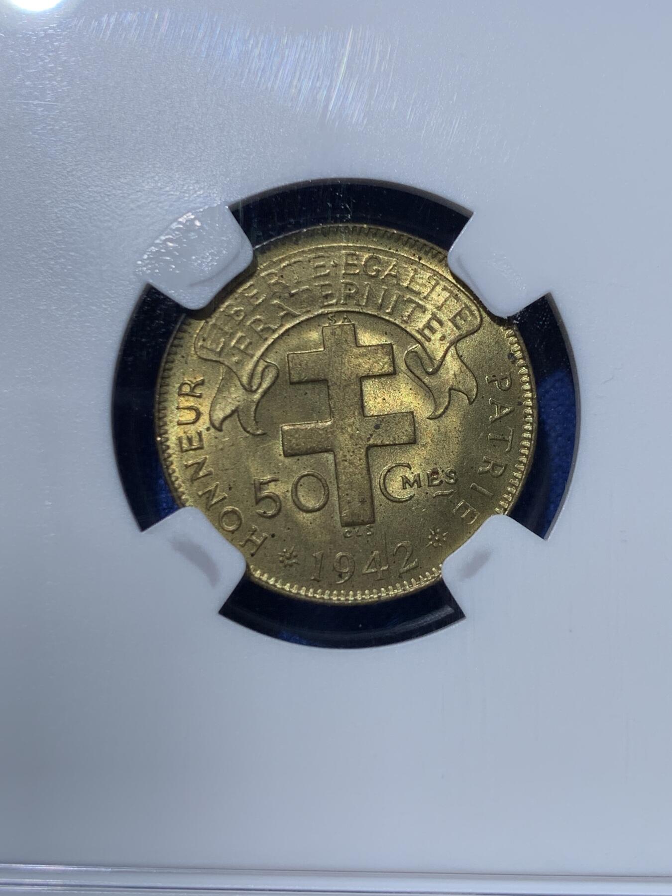 《竞宝斋》第370场 周日，周一 2场连拍 （全场包邮） 2枚一对 NGC MS64/MS65 法属赤道非洲 1942年 50生丁+1法郎 黄铜版一对 好品种一次配好