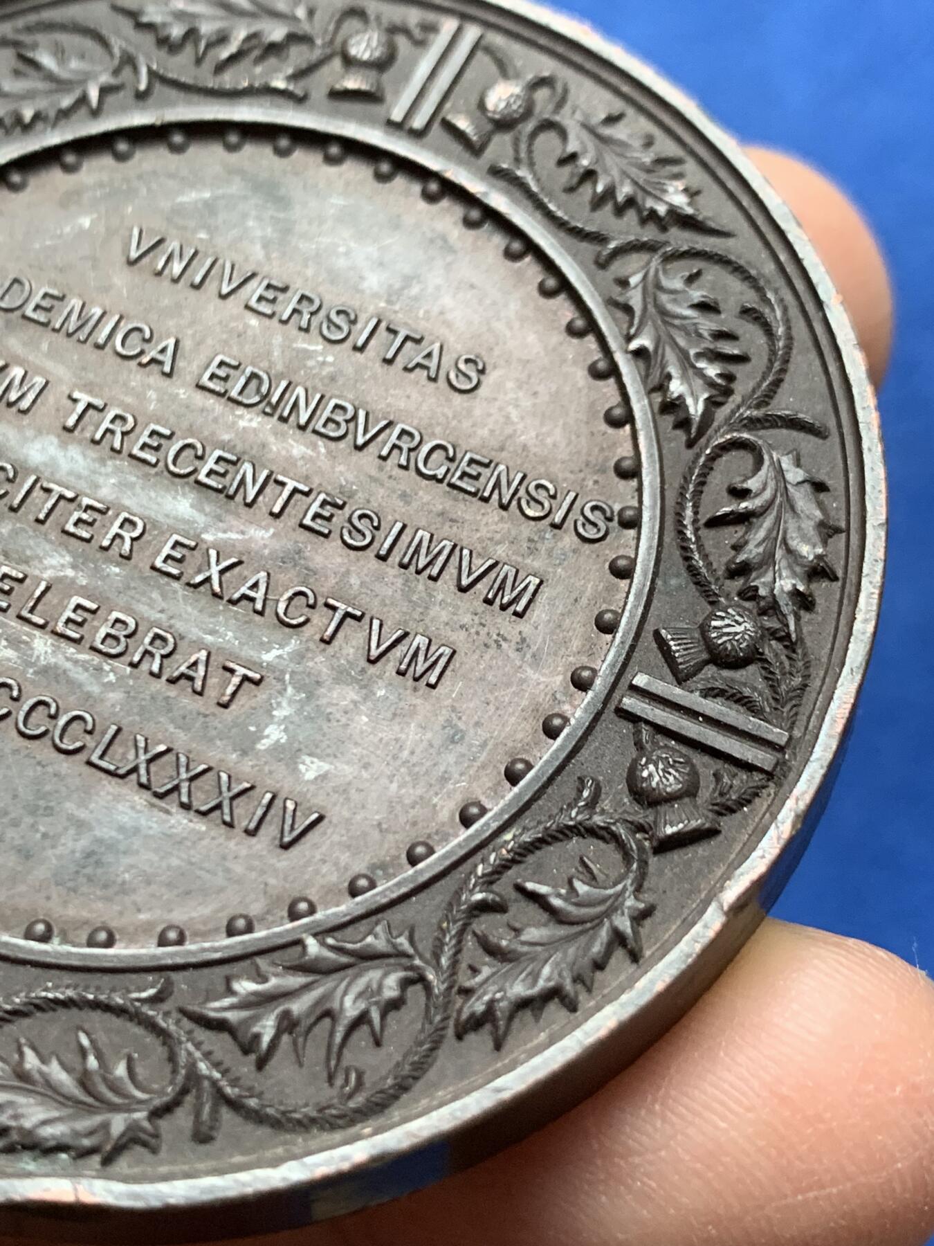 《竞宝斋》第370场 周日，周一 2场连拍 （全场包邮） 1884 年爱丁堡大学三百周年纪念奖章，52mm，92.1克