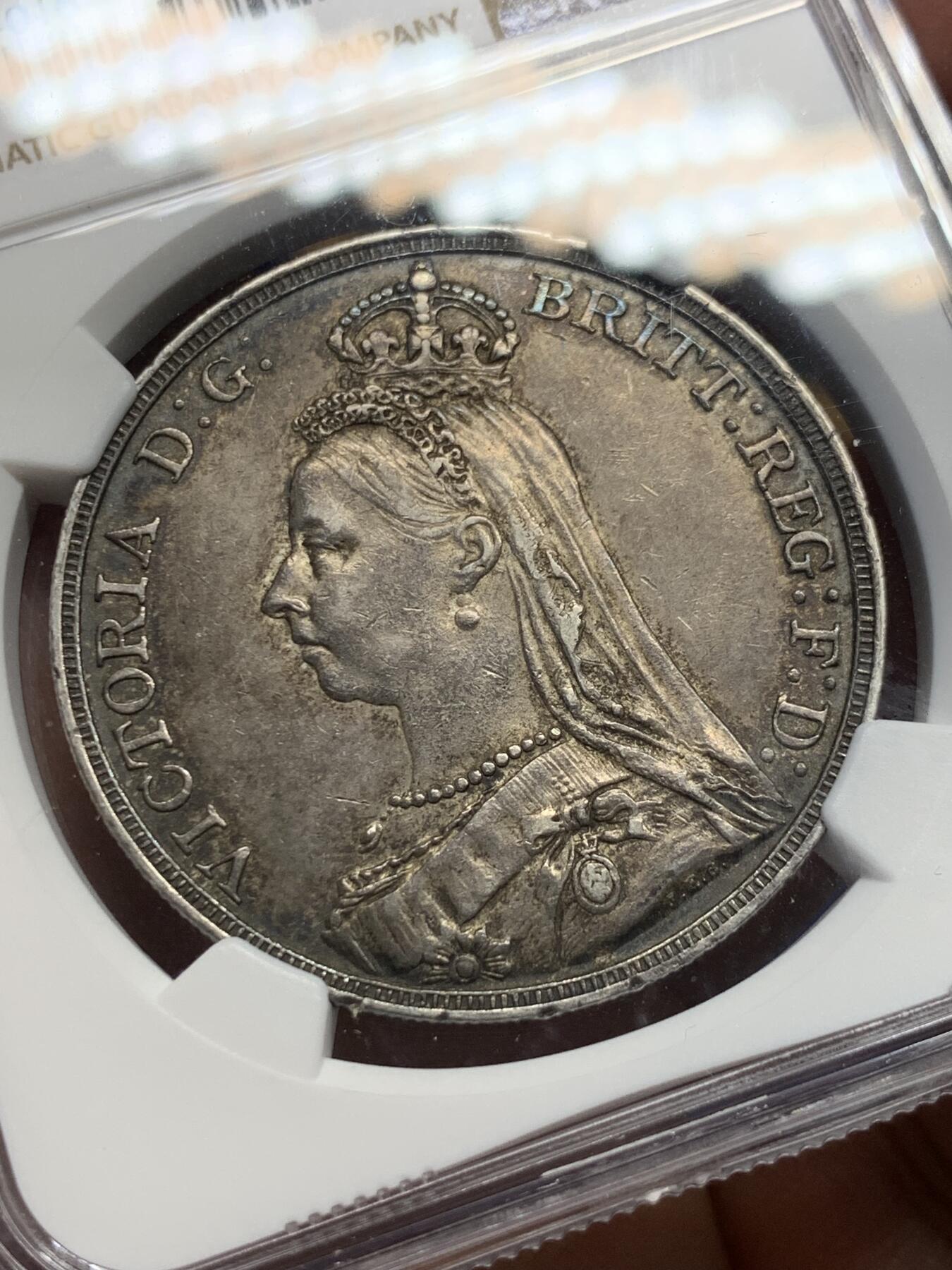 《竞宝斋》第370场 周日，周一 2场连拍 （全场包邮） NGC AU55 英国1892年维多利亚女王高冠版1克朗马剑银币