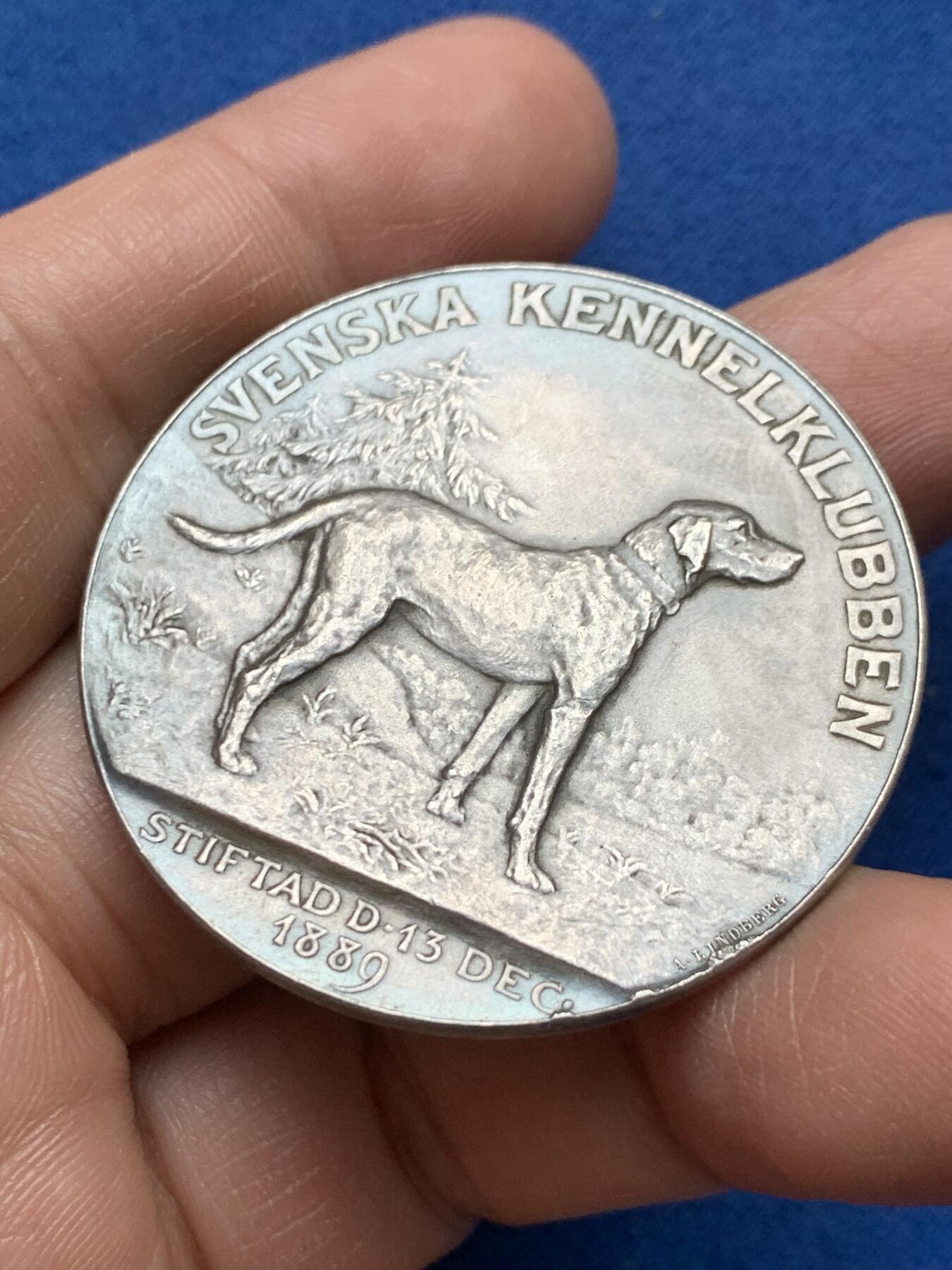 《竞宝斋》第370场 周日，周一 2场连拍 （全场包邮） 瑞典1889年犬类俱乐部林德伯格银质奖章 43.3mm 30.3g