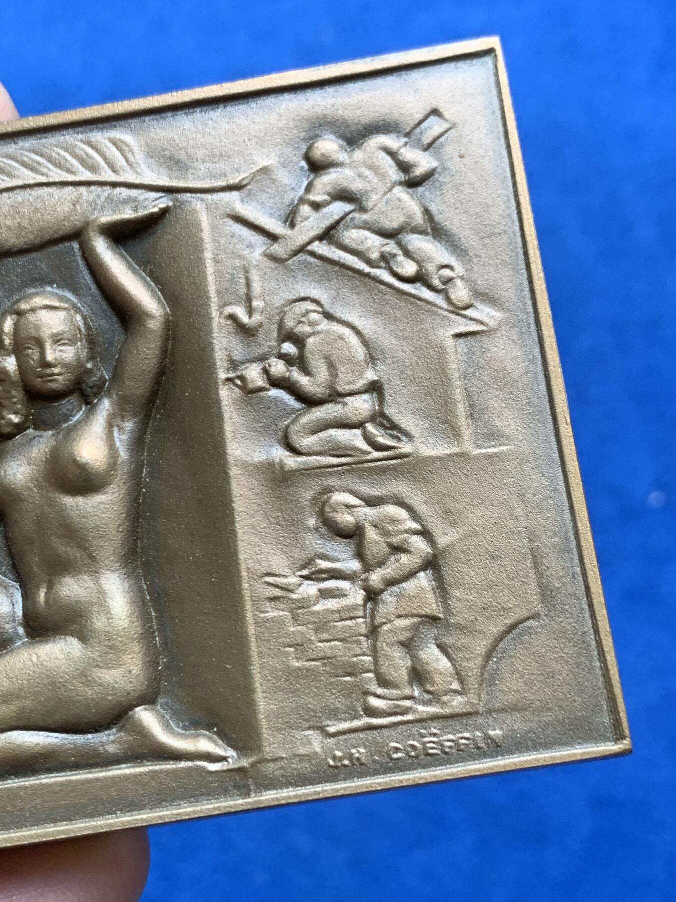 《竞宝斋》第370场 周日，周一 2场连拍 （全场包邮） 法国国家建筑联合会纪念铜方章 210克 56.8*82.5mm 1975 丰饶角铜标 带盒