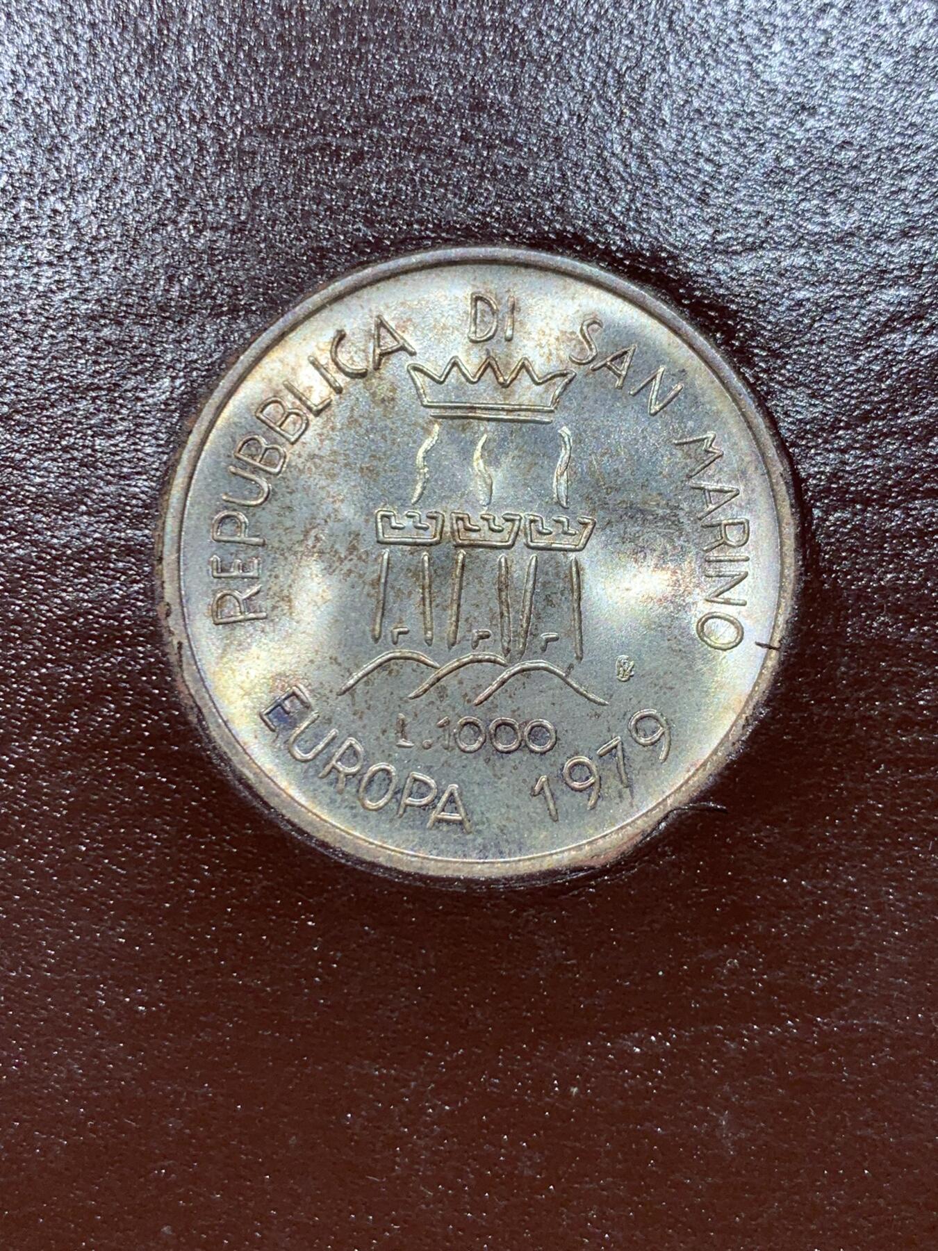 《竞宝斋》第370场 周日，周一 2场连拍 （全场包邮） 卡装 圣马力诺1979年女神1000里拉银币 14.6克