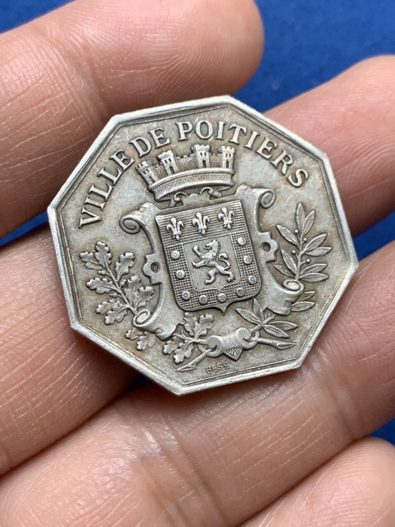 《竞宝斋》第370场 周日，周一 2场连拍 （全场包邮） 法国普瓦捷储蓄银行八角银代币 丰饶角银标 14.5克 30.3mm