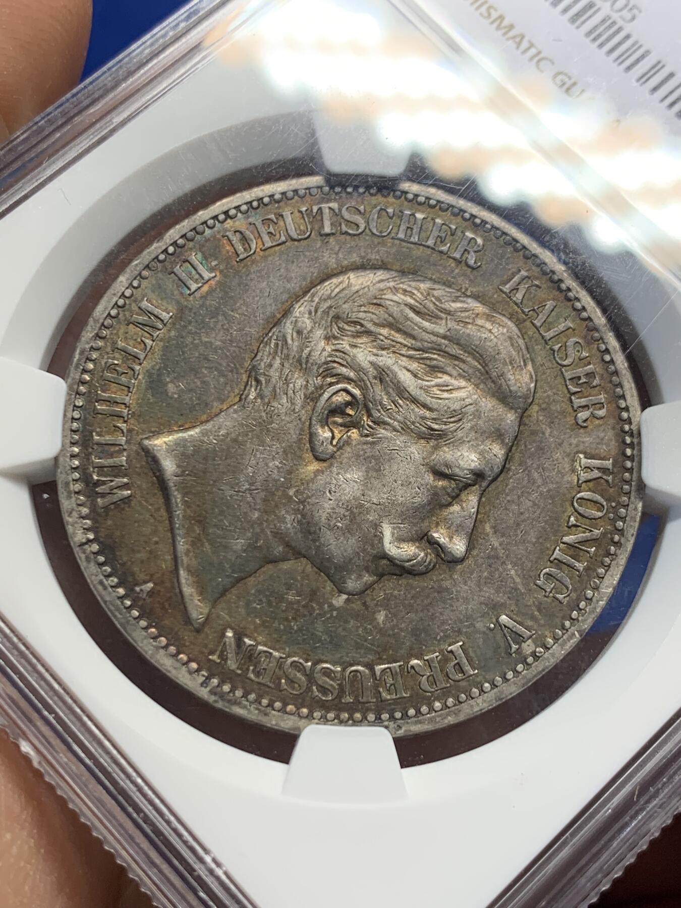 《竞宝斋》第370场 周日，周一 2场连拍 （全场包邮） NGC AU55 德国 1908年A 威廉二世5马克 银币 双面泛金红色原味包浆，底板细节保存较好。