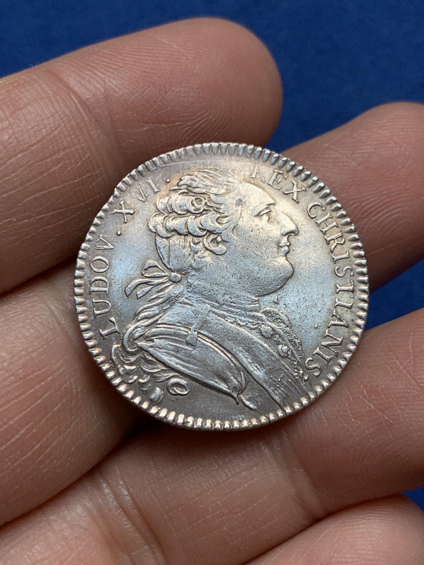 《竞宝斋》第370场 周日，周一 2场连拍 （全场包邮） 法国1786年布列塔尼雷恩圆形银代币 直径28mm