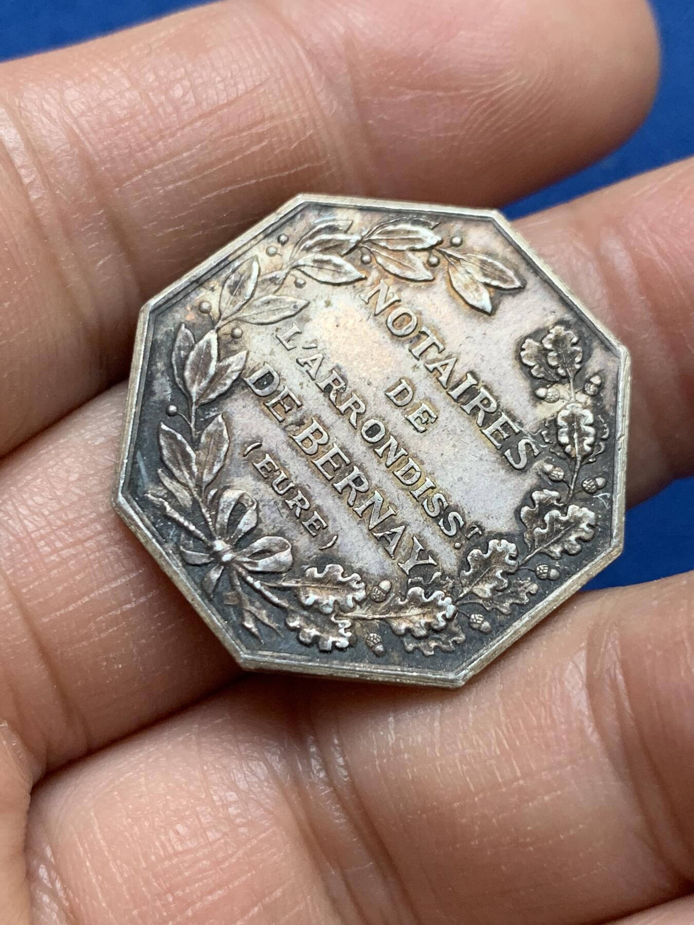 《竞宝斋》第370场 周日，周一 2场连拍 （全场包邮） 法国埃尔市公证人八角银代币 丰饶角银标 10.1克 27.3mm