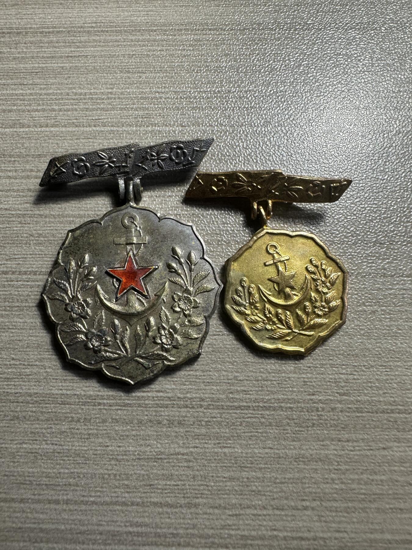 无佣金，章，世界钱币 妇人会章两枚，一个带珐琅