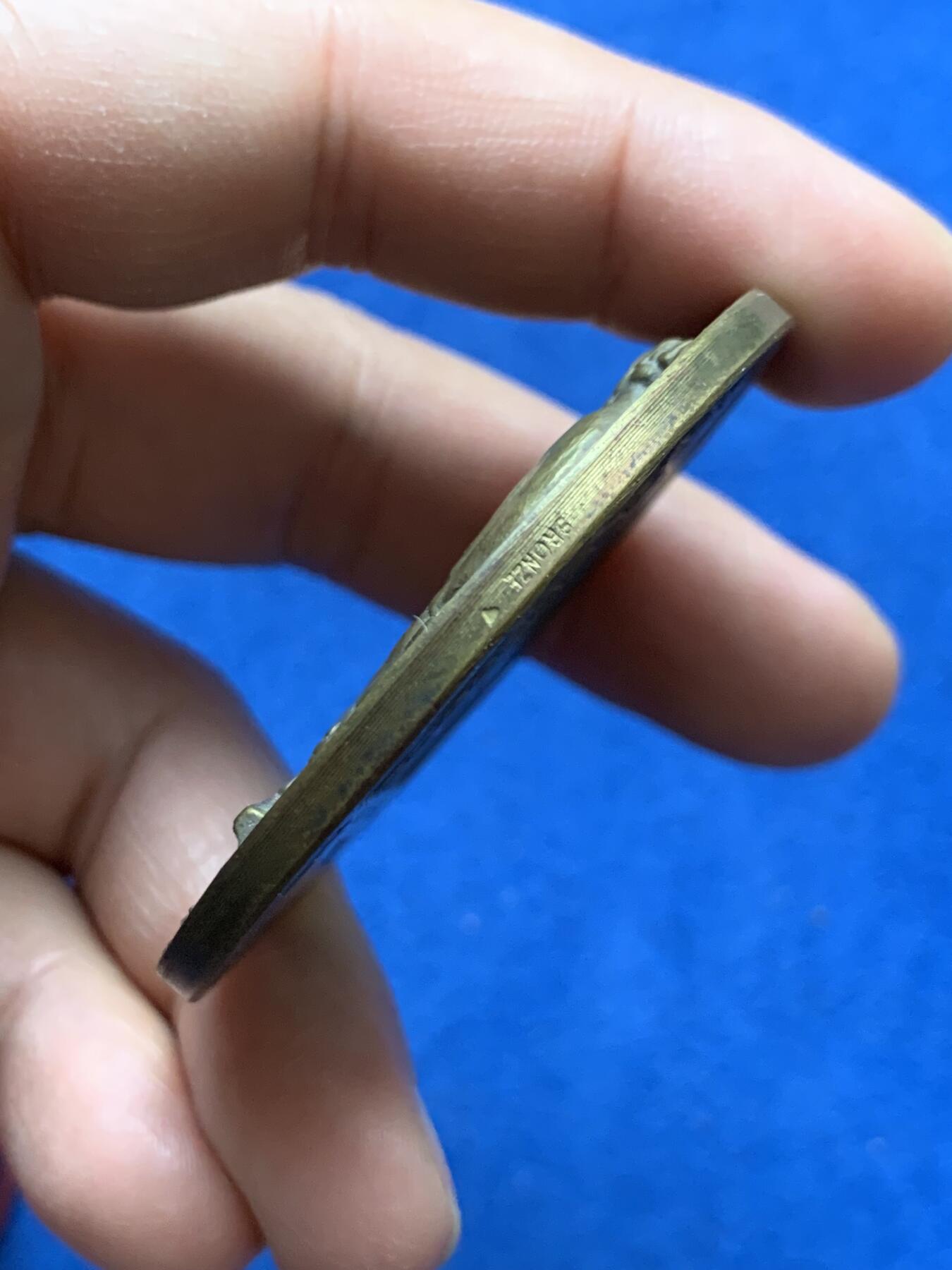 《竞宝斋》第370场 周日，周一 2场连拍 （全场包邮） 法国电力纪念铜章 带盒 70.6克 54.4mm 三角铜标