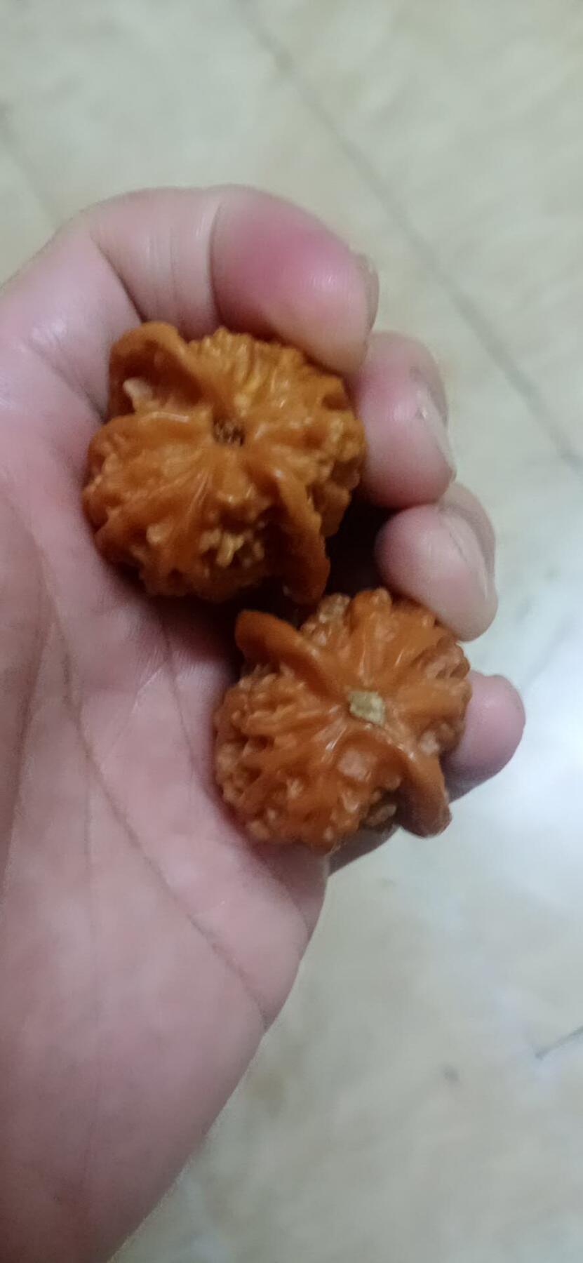 官帽手捻核桃