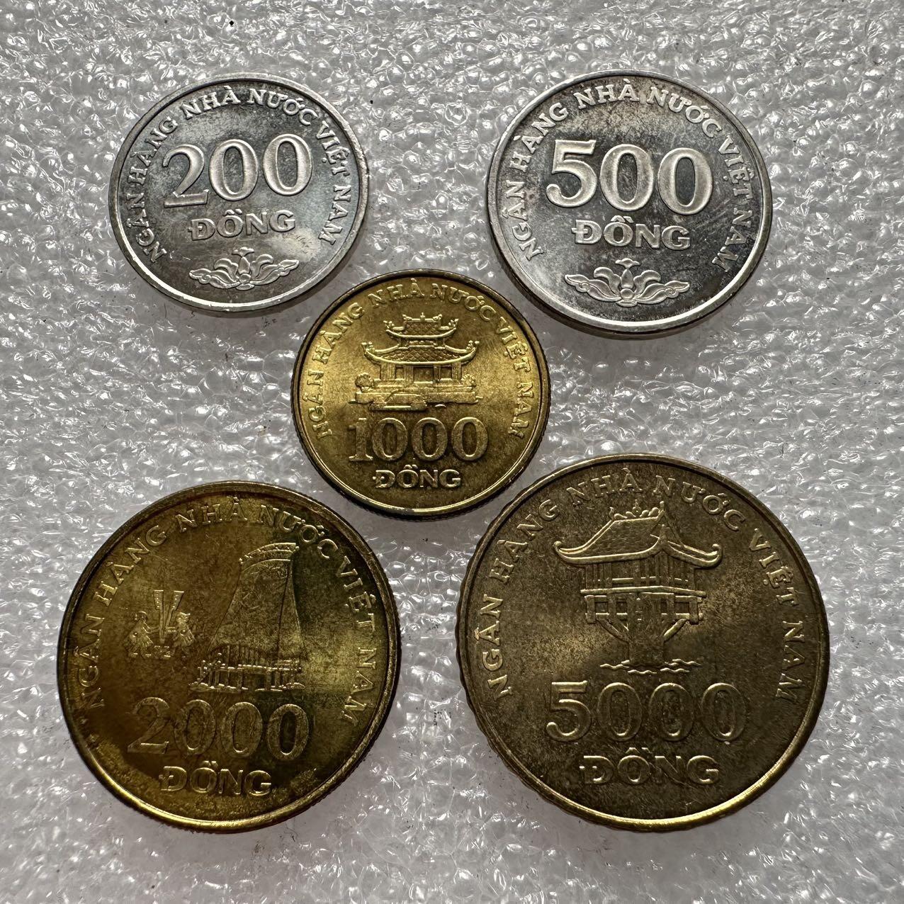 🌹外币初藏🌹🐯2025年第35场  每周二四六晚8️⃣点 接代拍 越南2003年五枚套