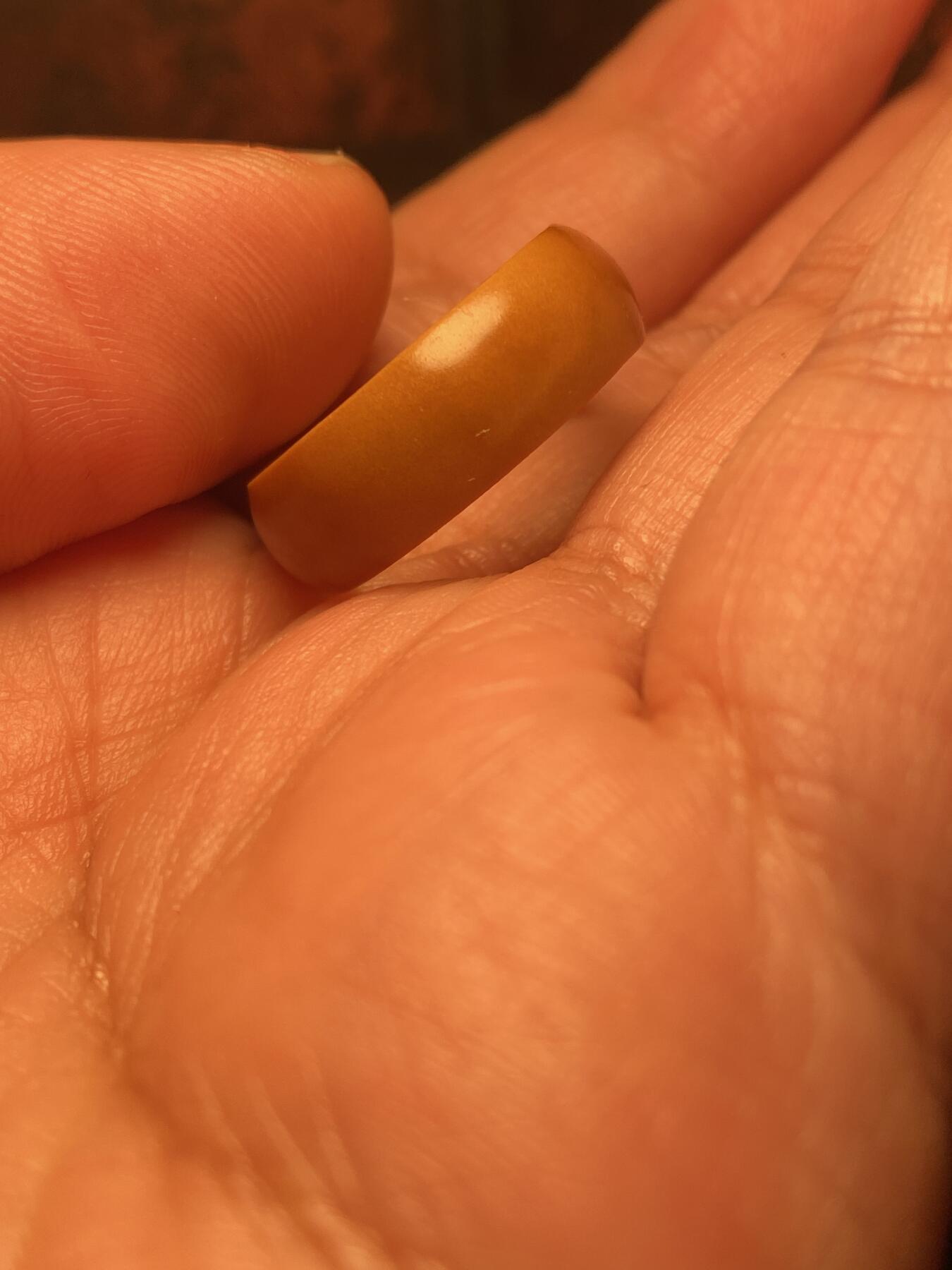 福利苏工核雕，纯手工雕刻，广州传统油核，跑环平安扣，戒指，个性十足，，内径1。95喜欢的来