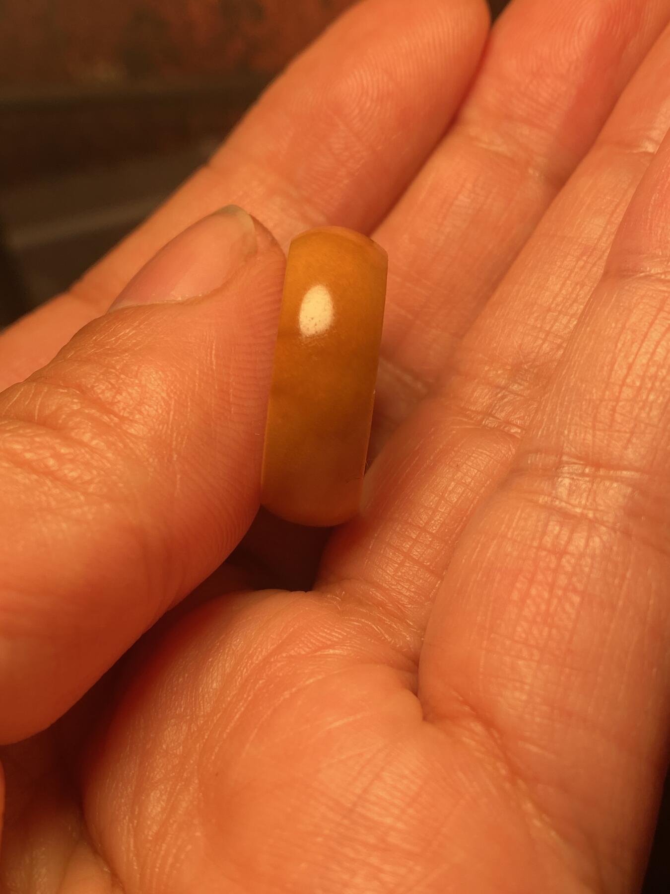 福利苏工核雕，纯手工雕刻，广州传统油核，跑环平安扣，戒指，个性十足，，内径1。95喜欢的来