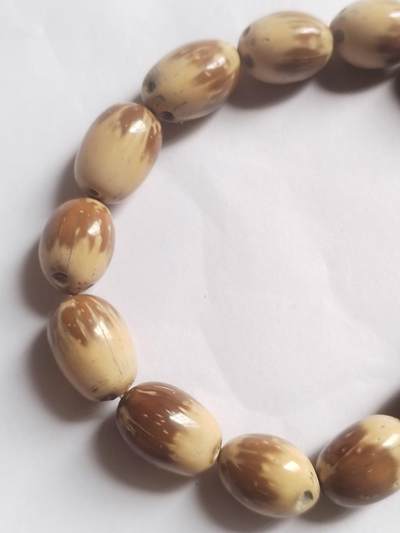 玉石 手串 手镯 手链专场 紫金鼠原皮手串。