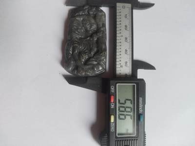 玉石 手串 手镯 手链专场 和田碧玉牌子。上山虎。