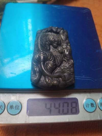 玉石 手串 手镯 手链专场 和田碧玉牌子。上山虎。