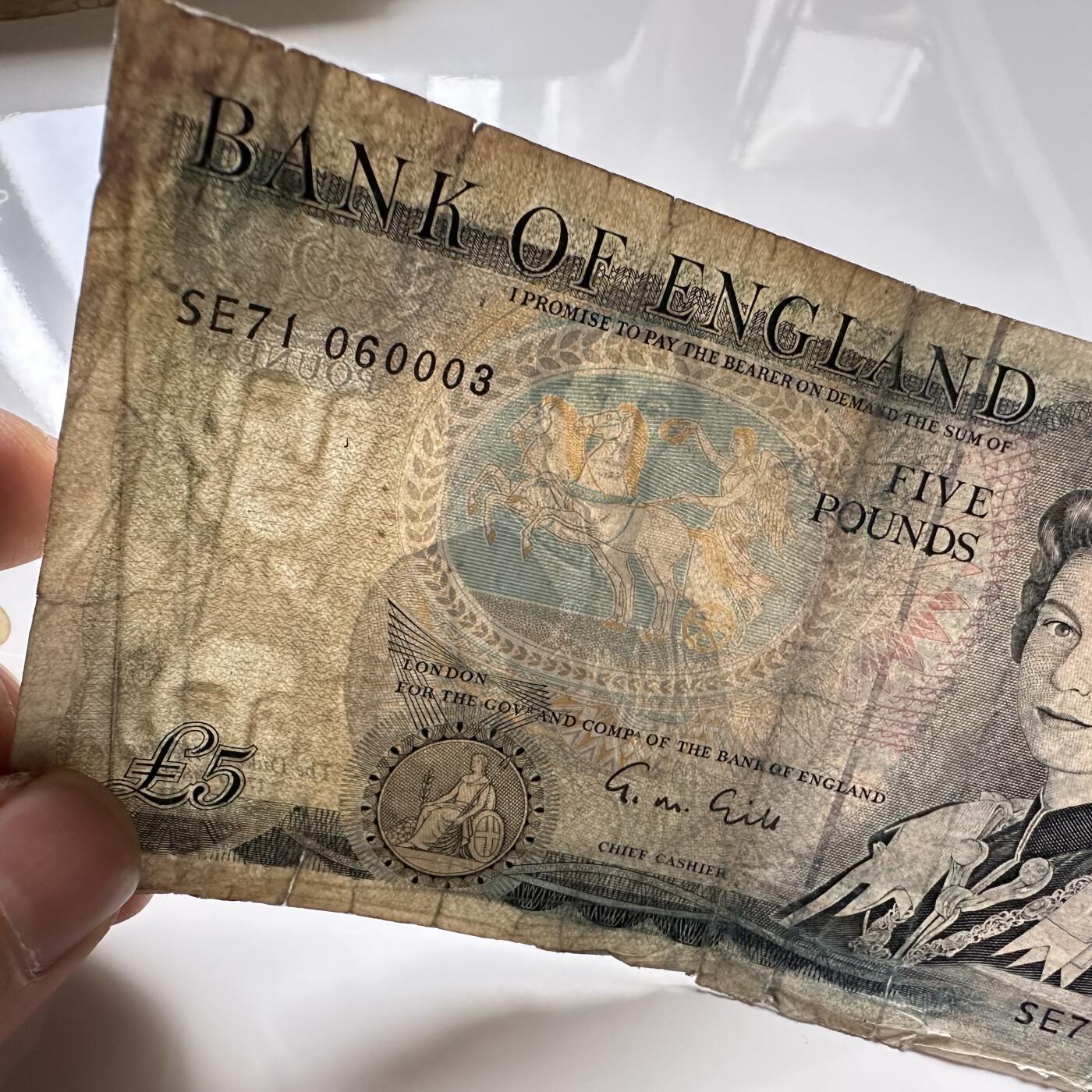 🌹外币初藏🌹🐯2025年第36场  每周二四六晚8️⃣点 接代拍 英国五英镑c