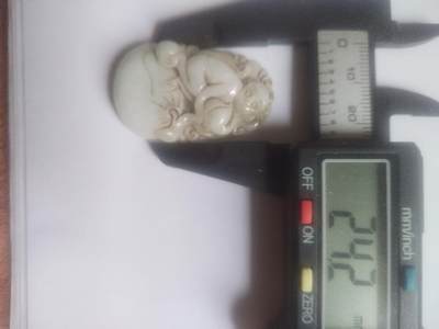 玉石 手串 手镯 手链专场 清代 老和田玉挂件。纯手工制作，猴桃献寿。