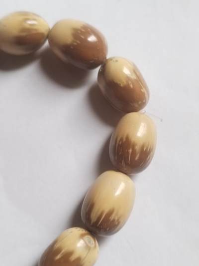 玉石 手串 手镯 手链专场 紫金鼠原皮手串。