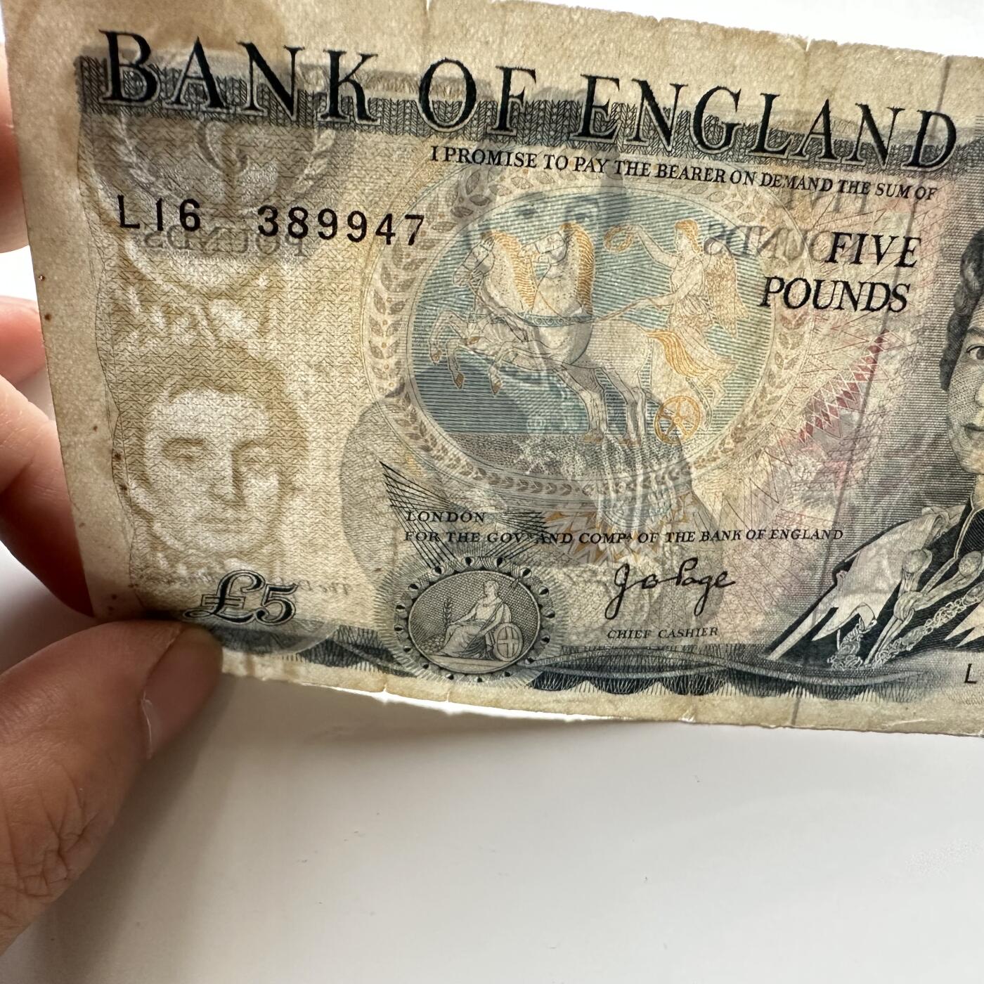 🌹外币初藏🌹🐯2025年第36场  每周二四六晚8️⃣点 接代拍 英国五英镑b