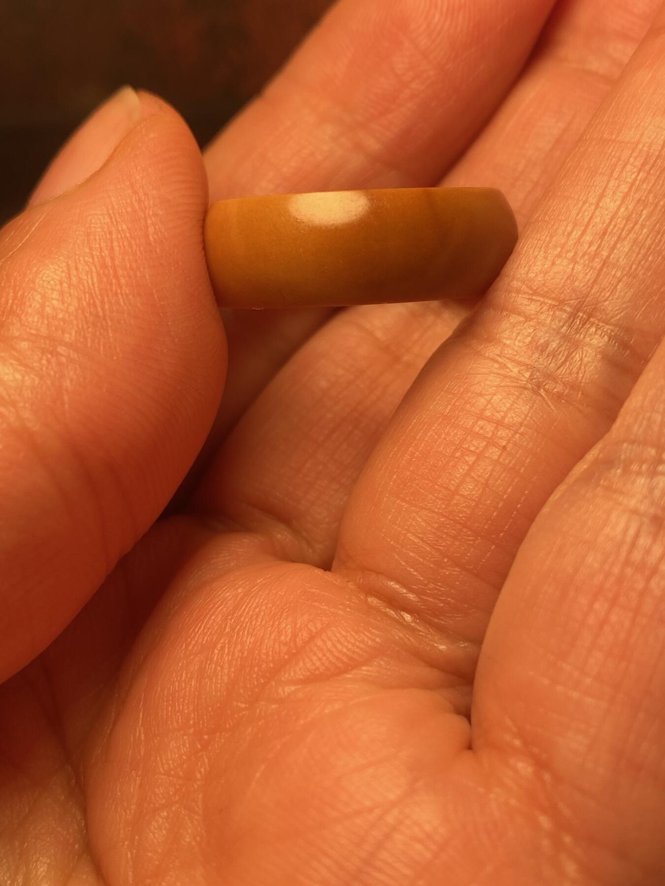 福利苏工核雕，纯手工雕刻，广州传统油核，跑环平安扣，戒指，个性十足，，内径1。95喜欢的来