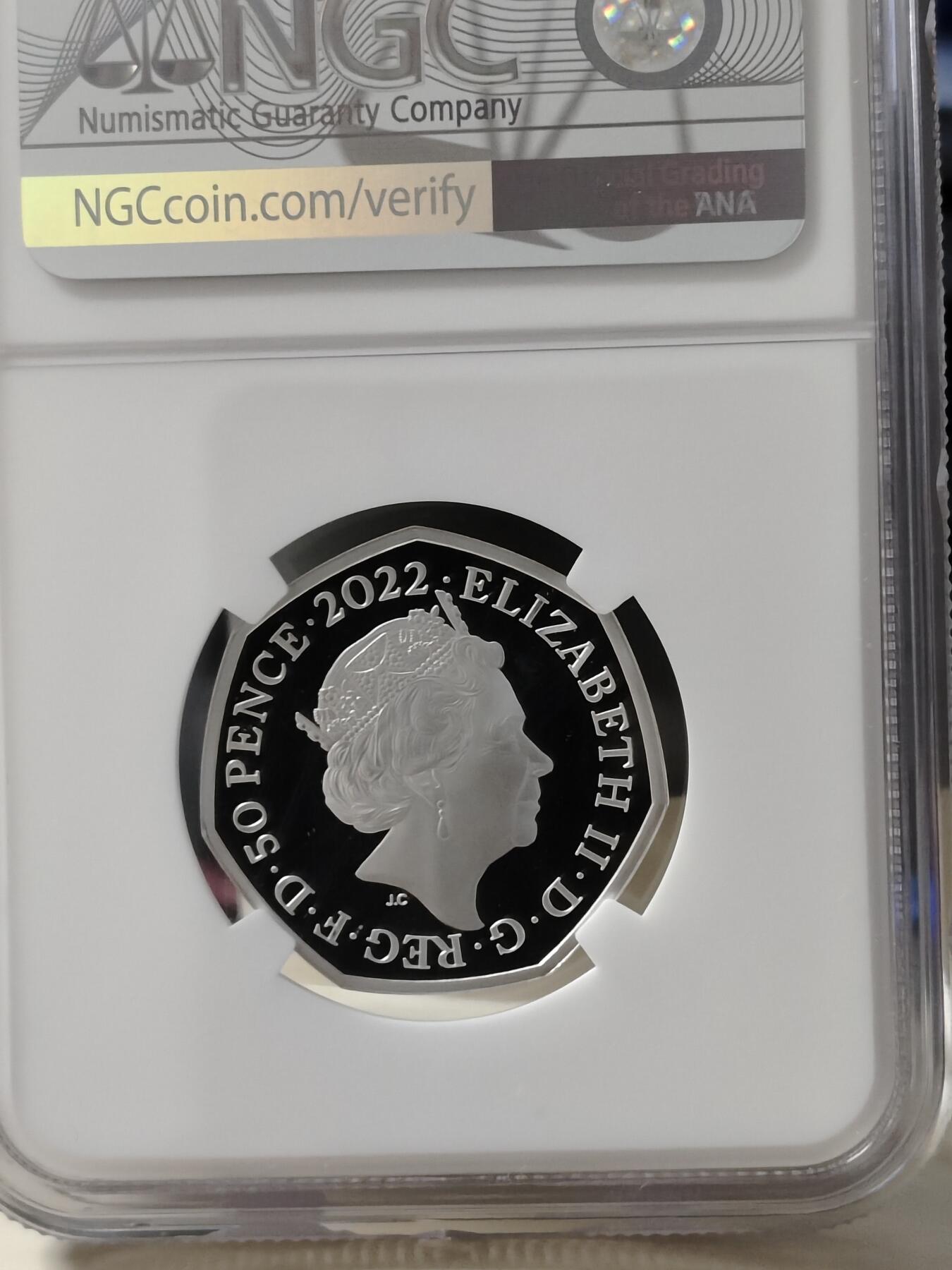 第168期拍卖【长期征集拍品】 英国2022年小熊维尼熊系列小熊屹耳精制彩色纪念银币NGC-PF69原盒证书，925银，8克，发行6000枚
