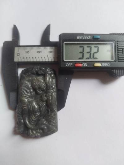 玉石 手串 手镯 手链专场 和田碧玉牌子。上山虎。