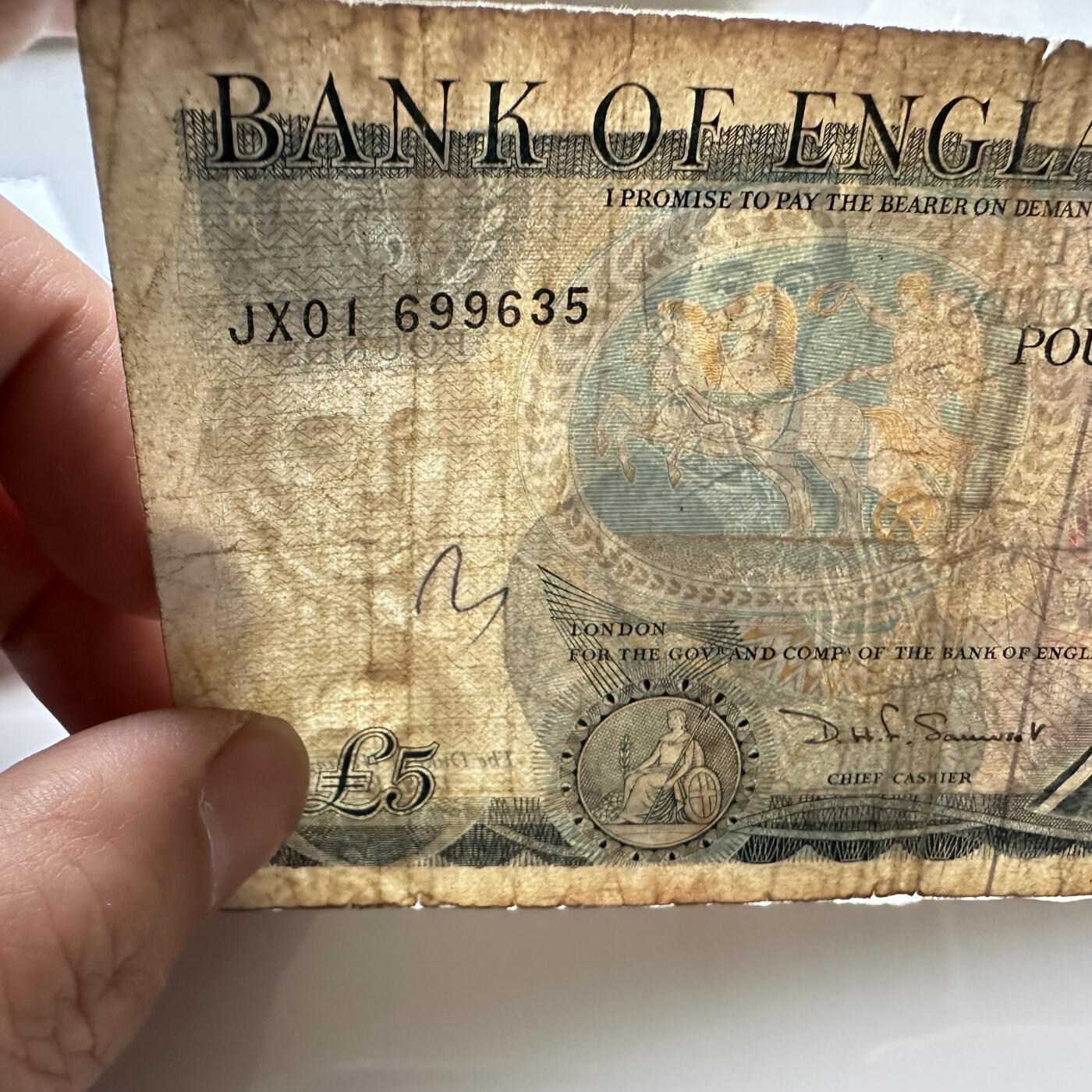 🌹外币初藏🌹🐯2025年第36场  每周二四六晚8️⃣点 接代拍 英国五英镑a