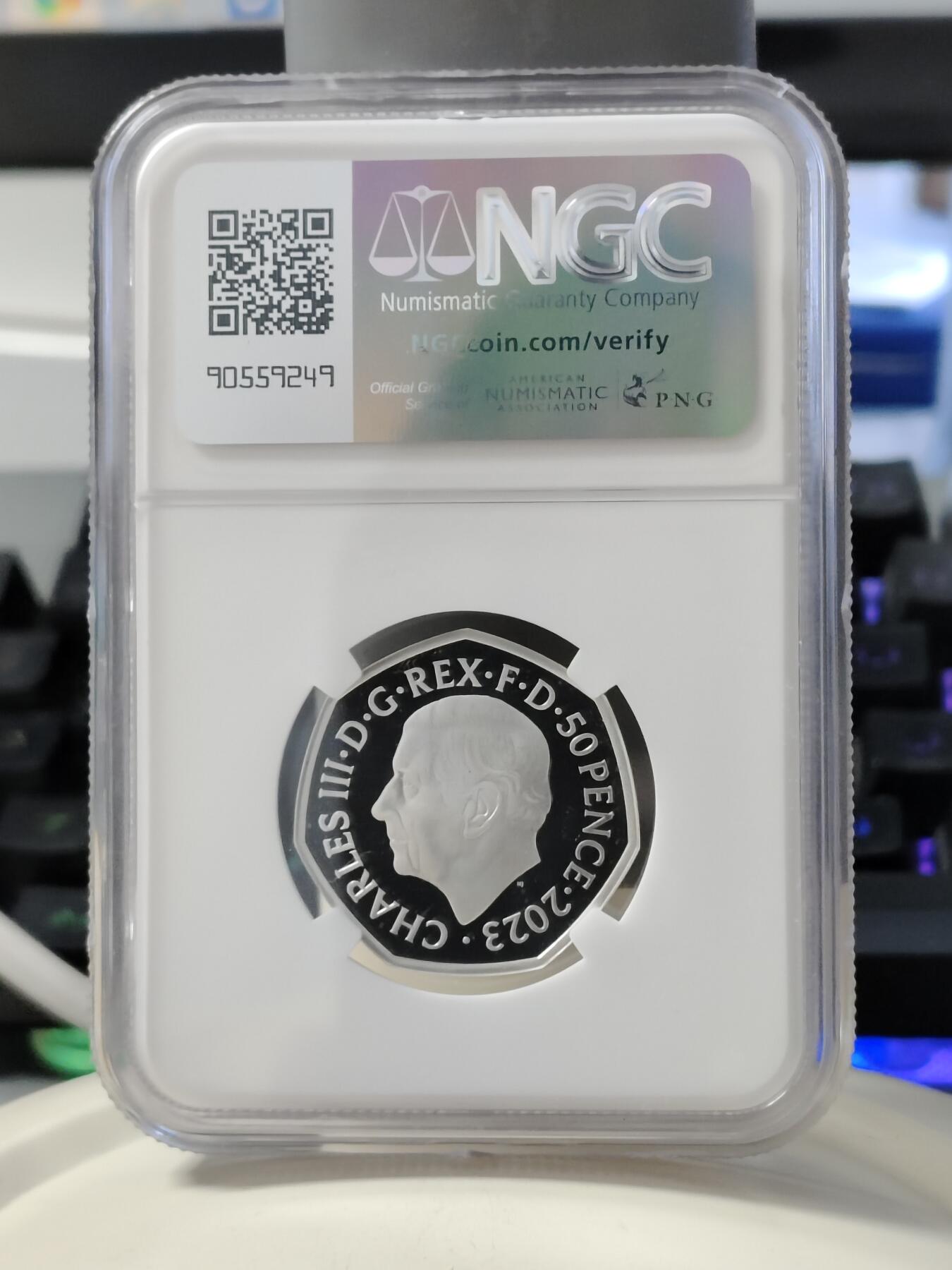 第168期拍卖【长期征集拍品】 英国2023年发行哈利波特霍格沃茨50便士局部彩色纪念银币NGC-PF68原盒证书，925银，8克，发行15000枚