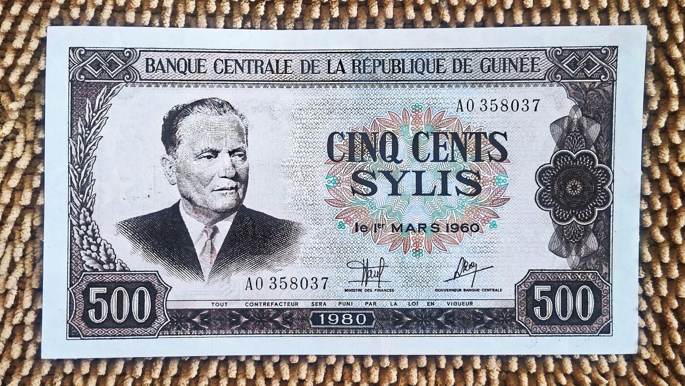 05月10日 世界币章