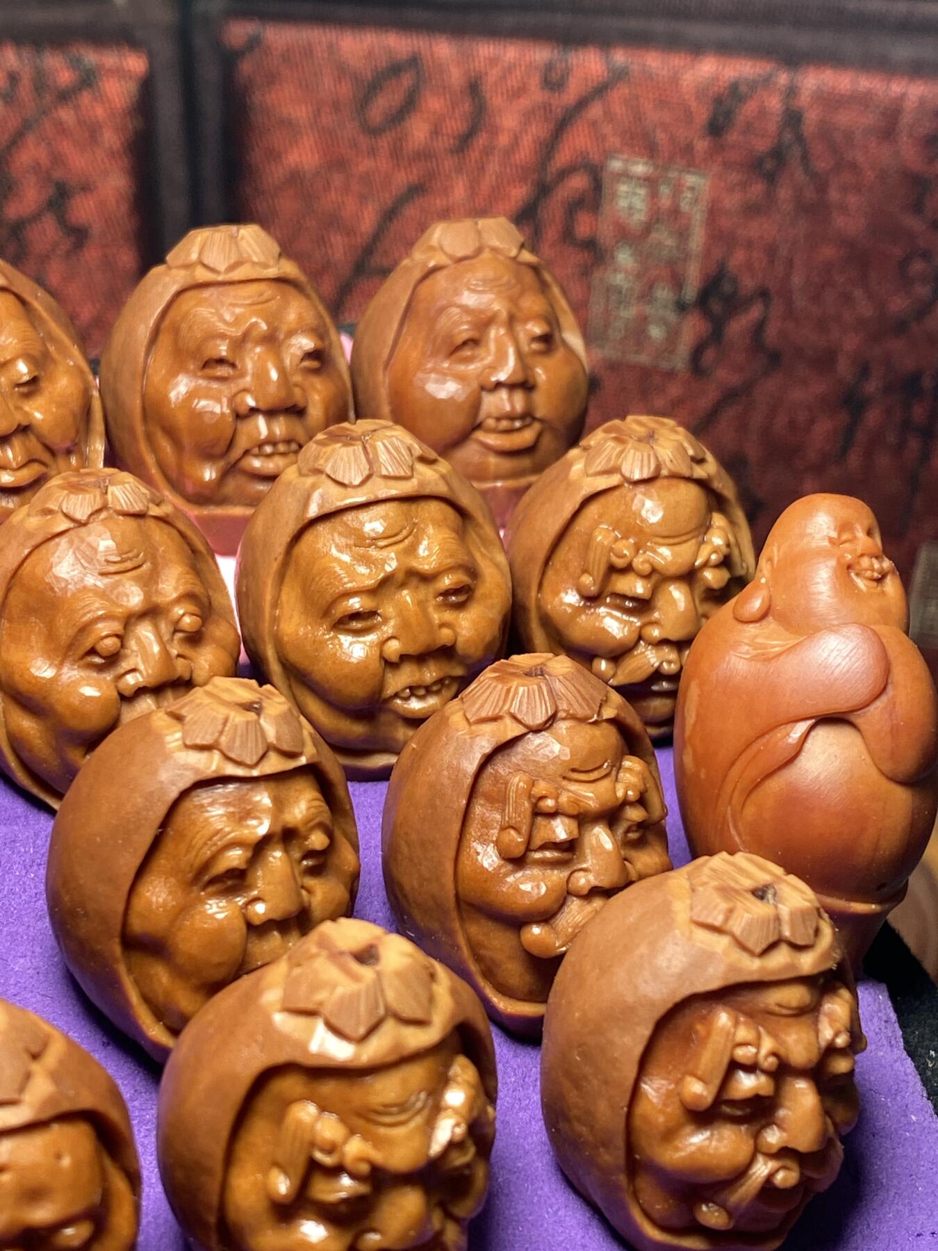 刚完工一条，铁核十八罗汉，老苏工须派，苏工名家雕刻师王红秋老师作品，创作风格与众不同，尺寸2。0x2.1非常漂亮