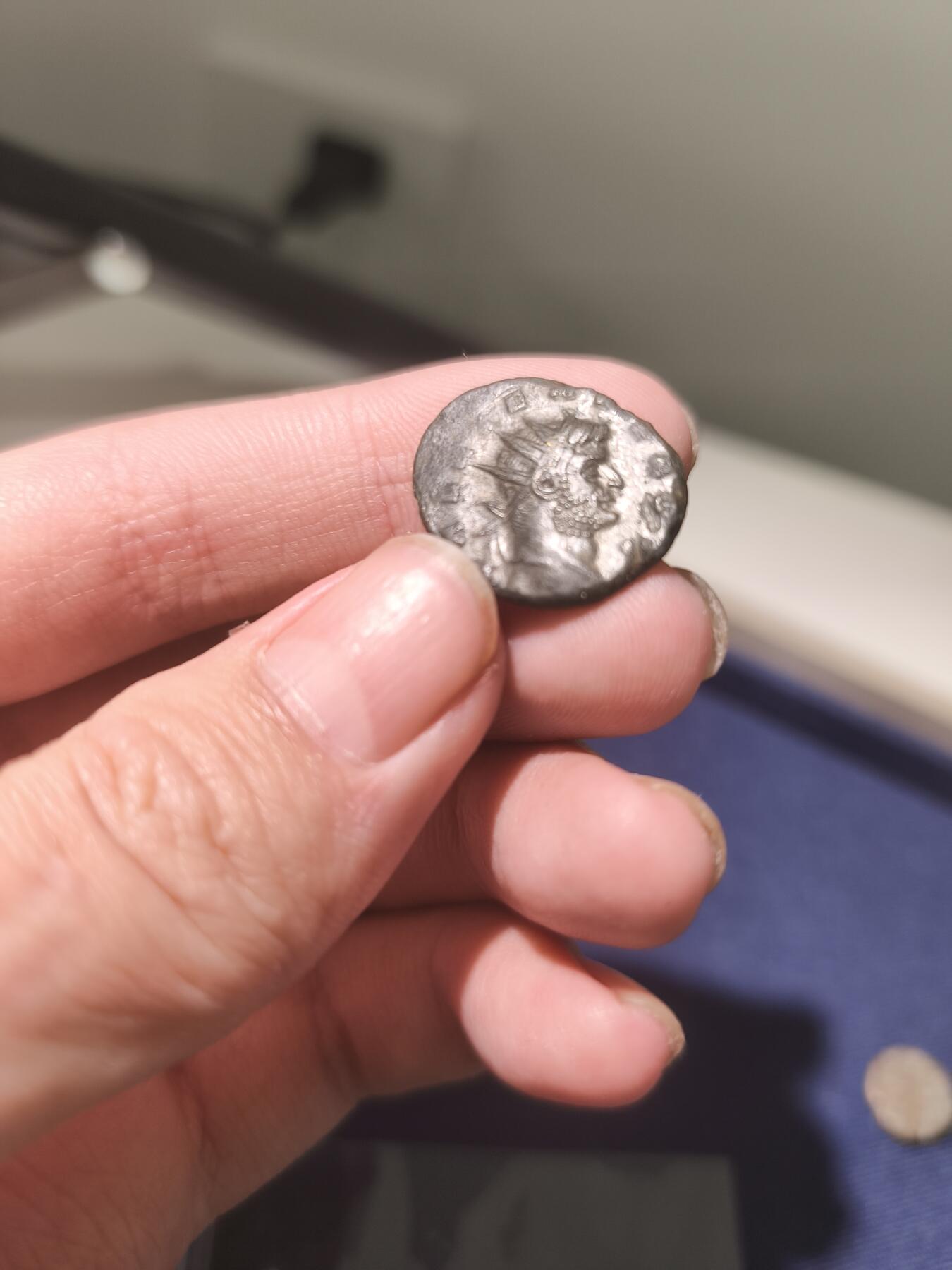 天津星盘世界钱币第一期4.18 古罗马加里恩努斯安东尼安银币，手感比较厚重，背面是安康女神题材比较吉祥，正面皇帝头像炯炯有神
