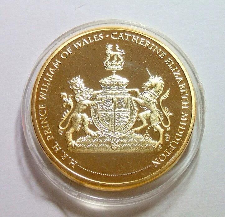 英国2010年 威廉王子与凯特订婚带宝石精制大镀金章 40MM