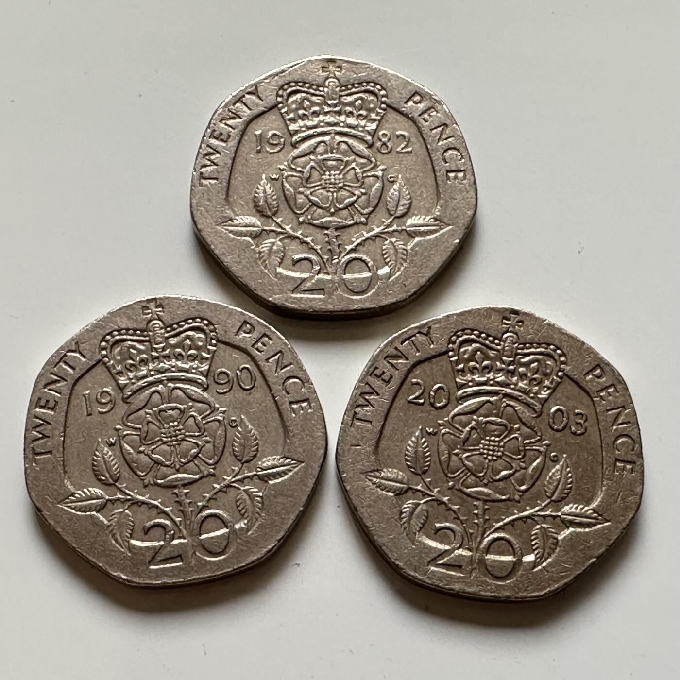 🌹外币初藏🌹🐯2025年第36场  每周二四六晚8️⃣点 接代拍 英国20便士三枚不同版本