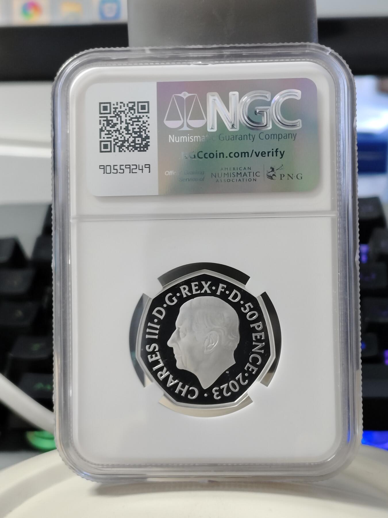 第168期拍卖【长期征集拍品】 英国2023年发行哈利波特霍格沃茨50便士局部彩色纪念银币NGC-PF68原盒证书，925银，8克，发行15000枚
