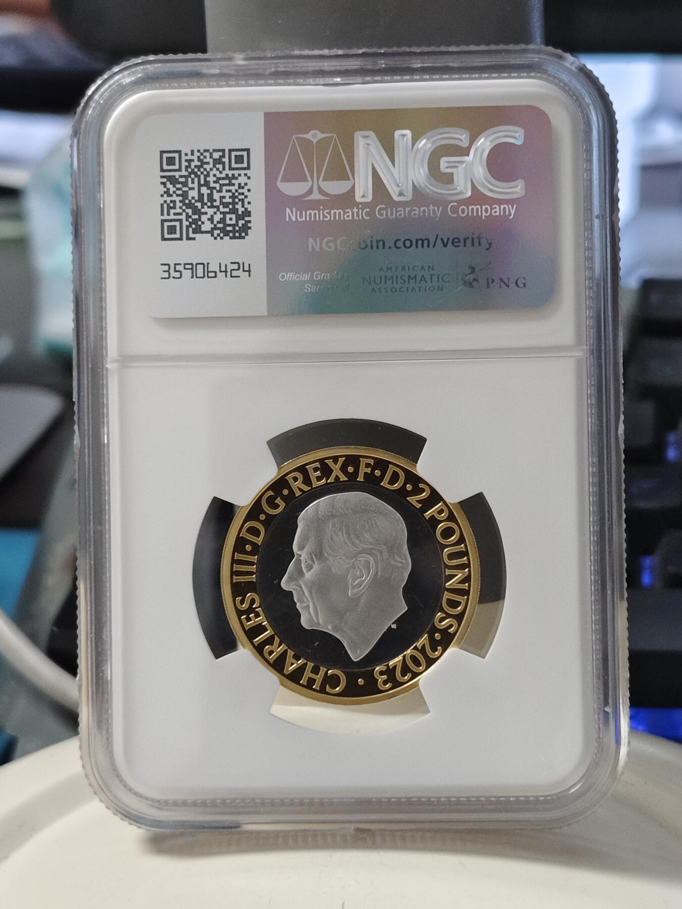 第168期拍卖【长期征集拍品】 英国2023年发行飞天苏格兰人员蒸汽火车100周年2英镑局部彩色镀金精制纪念银币NGC-PF68原盒证书，925银，12克，发行4472枚