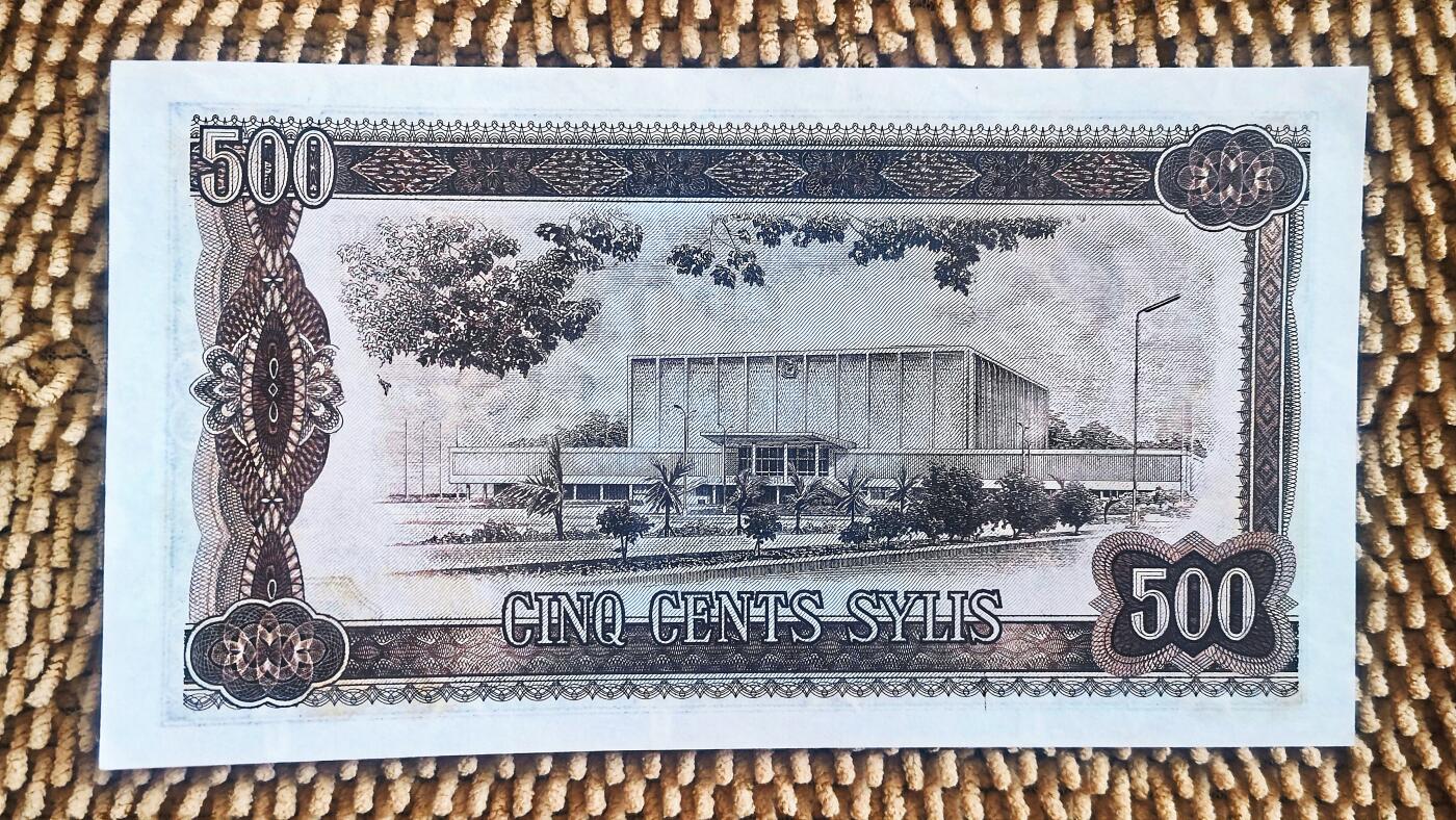 05月10日 世界币章