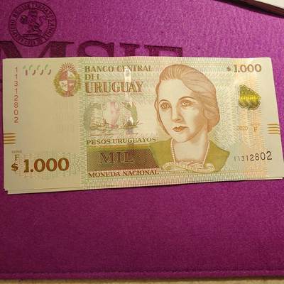 【世界钱币】精选微拍第174期暨2025年第13期  近期卖剩新品上架专场（一） 2020年乌拉圭1000比索 全新绝品无47尾号2802