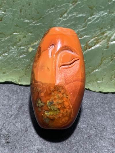 精美高玉化草花纹战国红玛瑙手工俏色巧雕刻一念成佛随形桶珠一颗 - 精美高玉化草花纹战国红玛瑙手工俏色巧雕刻一念成佛随形桶珠一颗