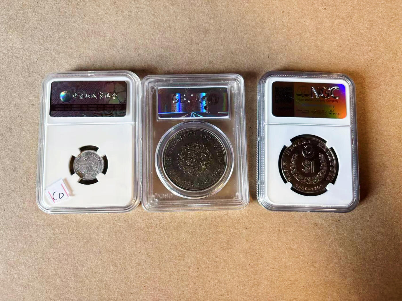 【Blue Auction】世界纸币精拍第649期【精】——16级TOP拍卖/信誉/品质/专业/高效💫 【一组3枚】马来西亚 1971年1林吉特 NGC MS66&英国 1972年25便士 公博MS61&香港 1863-91年1毫银币 