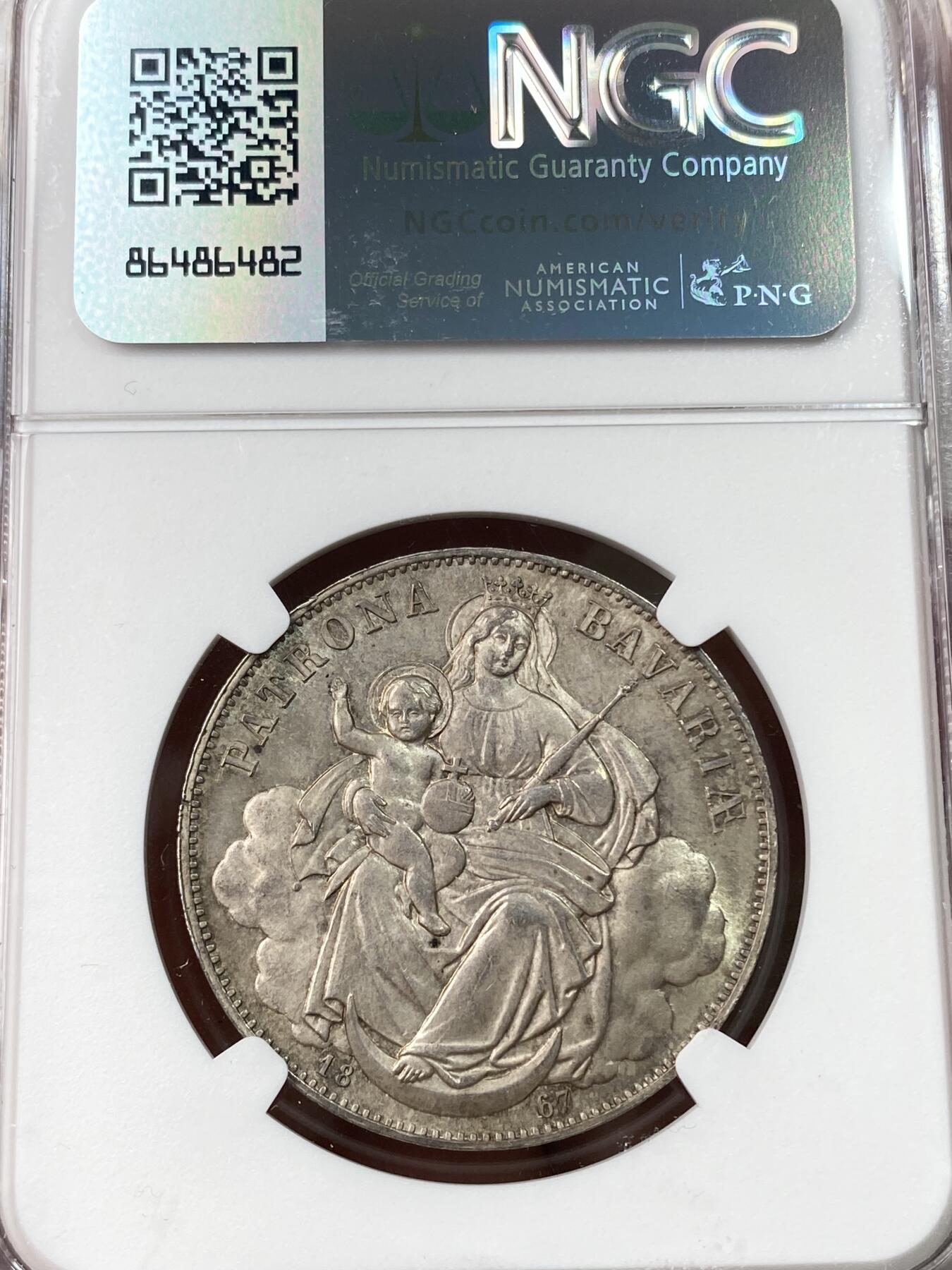 万国钱币拍卖第045期（万国春季大拍） NGC MS65 1867年德国巴伐利亚路德维希二世圣母抱婴流通1泰勒 顶级欧洲原味五彩 青灰色包浆也遮掩不住底板迸发出的原始光芒 顶级收藏品质