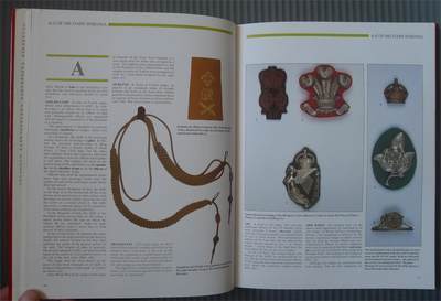 世界钱币章牌书籍专场拍卖11.01 20世纪军事徽章图解百科全书