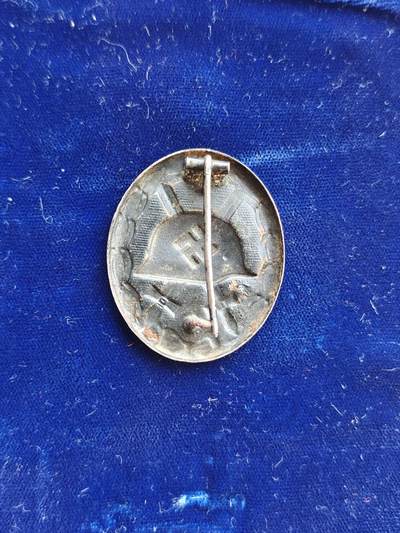 世界精品徽章拍卖 德三黑战伤，品相如图