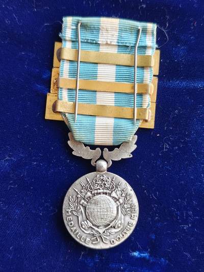世界精品徽章拍卖 法国殖民地服役纪念章，1893年7月26日设立，授予在殖民地服役的法军官兵，带三勋条，品相如图
