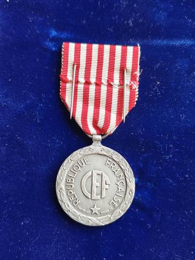 世界精品徽章拍卖 二战法国1943-1944意大利战役章，1953年4月1日设立，授予1943-1944年参与意大利军事行动的法国远征军官兵，品相如图。