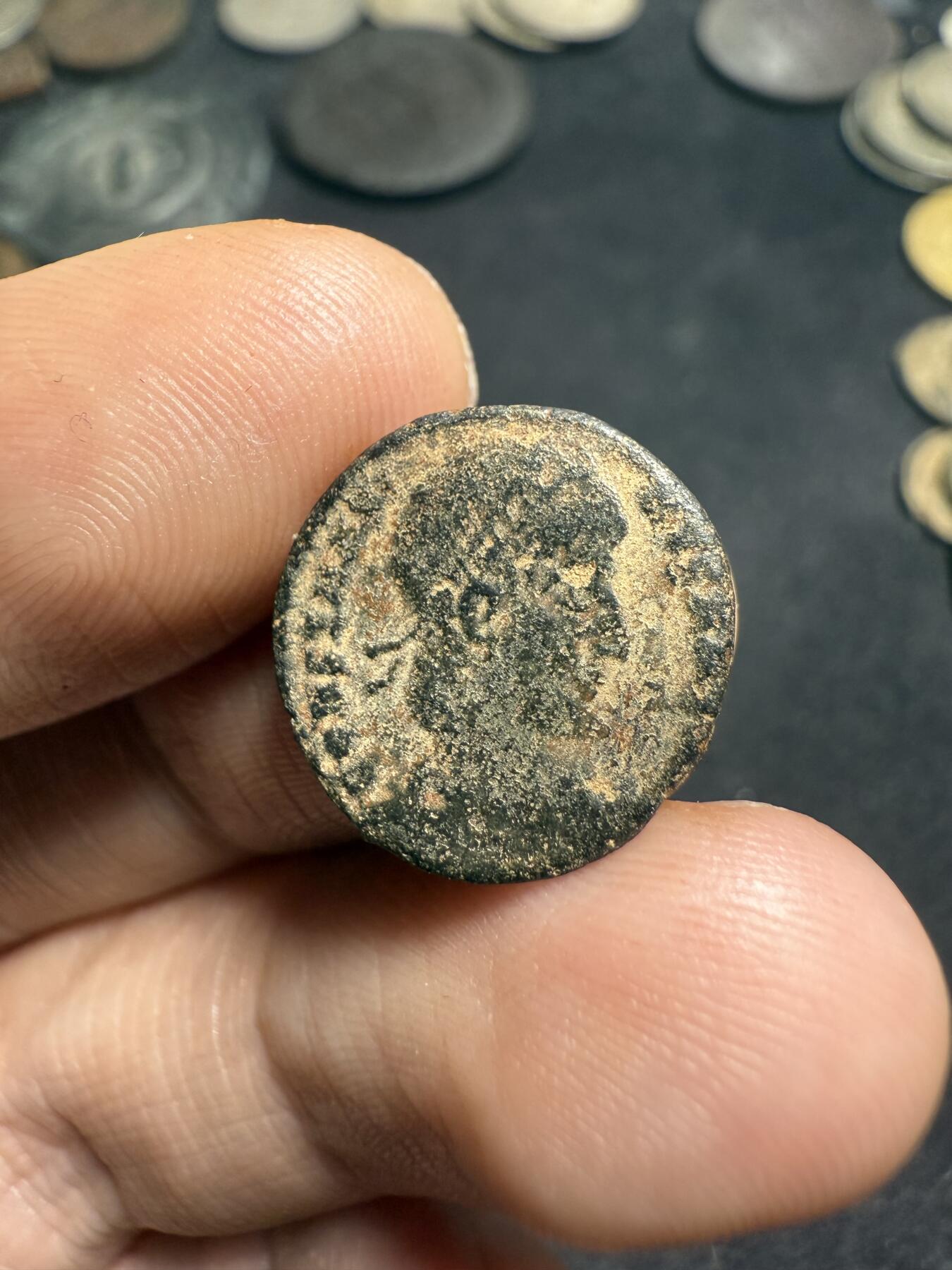 南宋泉阁俄币 外币 国币 专场第九期【送拍无额外佣金】 古罗马 公元337-340年 君士坦丁二世小铜币 士兵守护军旗 细节还不错 好品