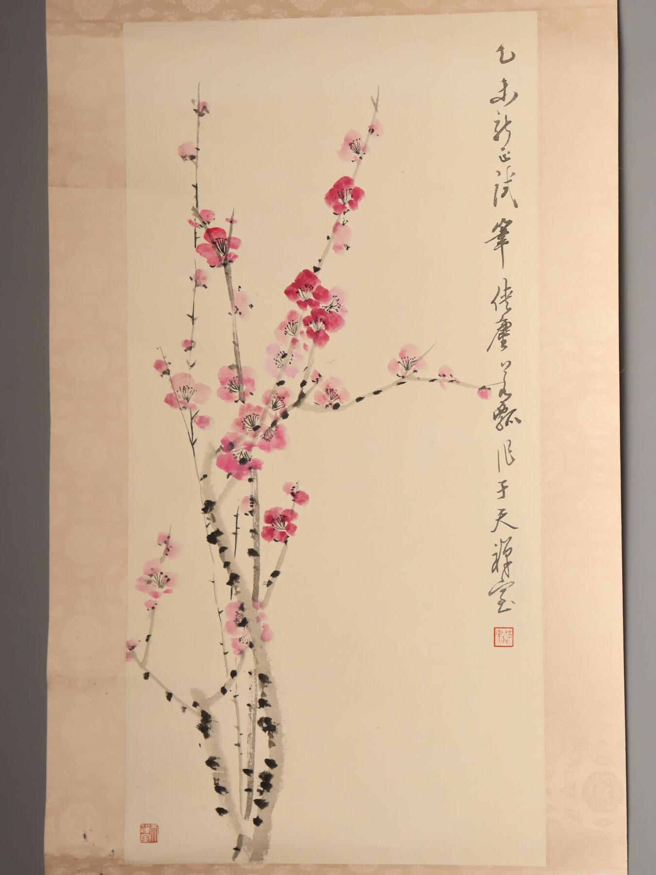承乾2025迎春文物艺术品拍卖会 《红梅》 若瓢 64*32cm 水墨纸本镜片