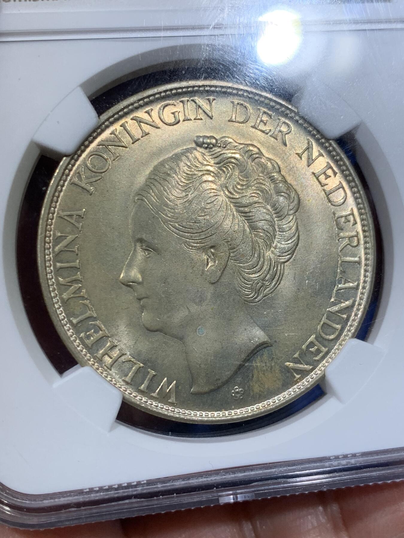 《竞宝斋》第372场 周日，周一 2场连拍 （全场包邮） NGC MS65 荷属库拉索1944年威廉明娜2.5盾大银币 金黄包浆