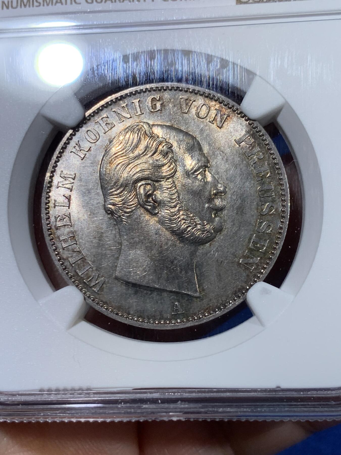《竞宝斋》第372场 周日，周一 2场连拍 （全场包邮） NGC MS62 德国1861年普鲁士威廉国王登基首年离冠鹰流通1泰勒 威廉一世首年离冠鹰   底板好 霜感强